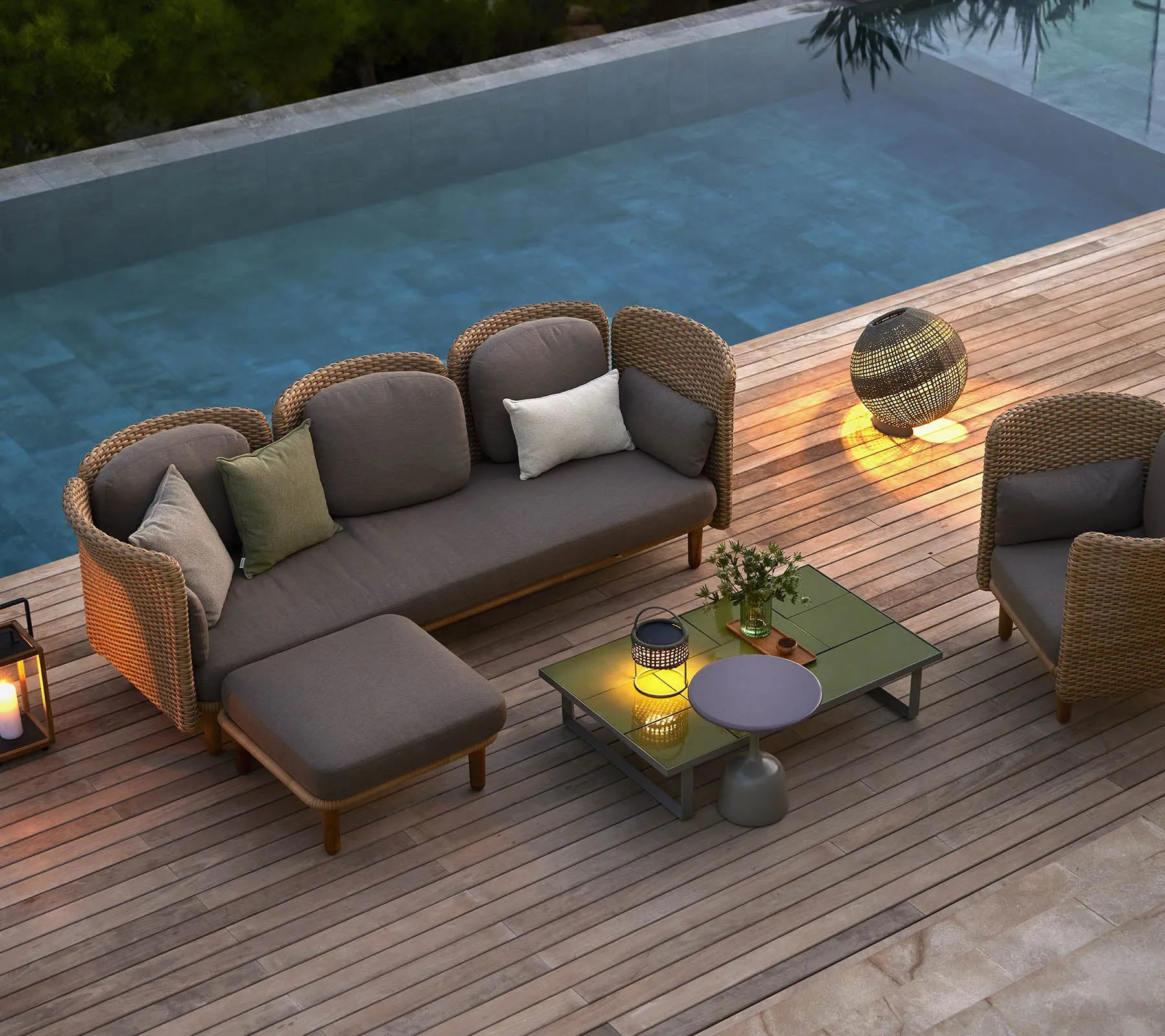 Arch lounge chair w/ low arm/backrest (4)