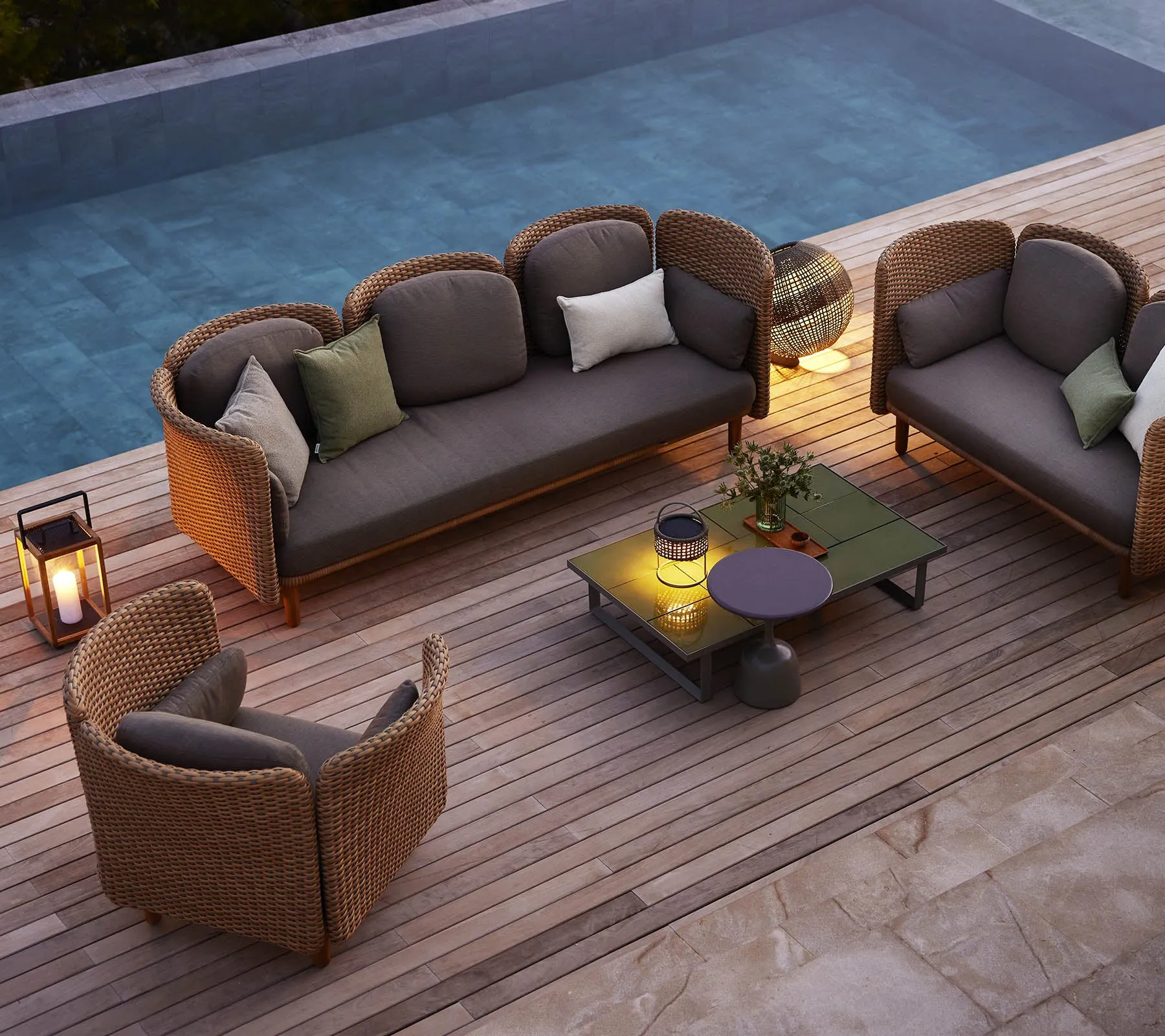 Arch lounge chair w/ low arm/backrest (4)