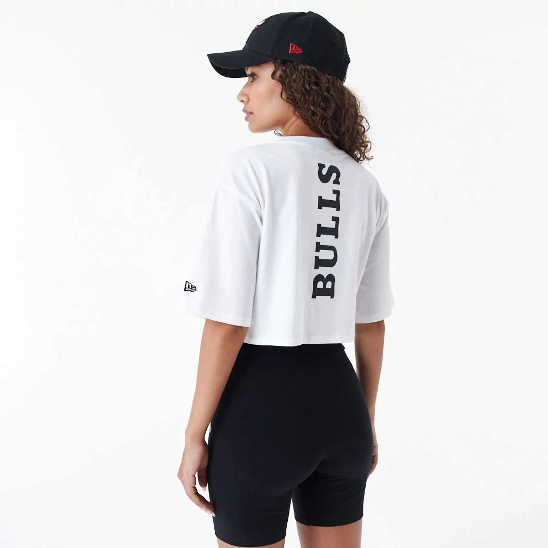 Chicago Bulls Womens NBA Team Logo White Crop T-Shirt