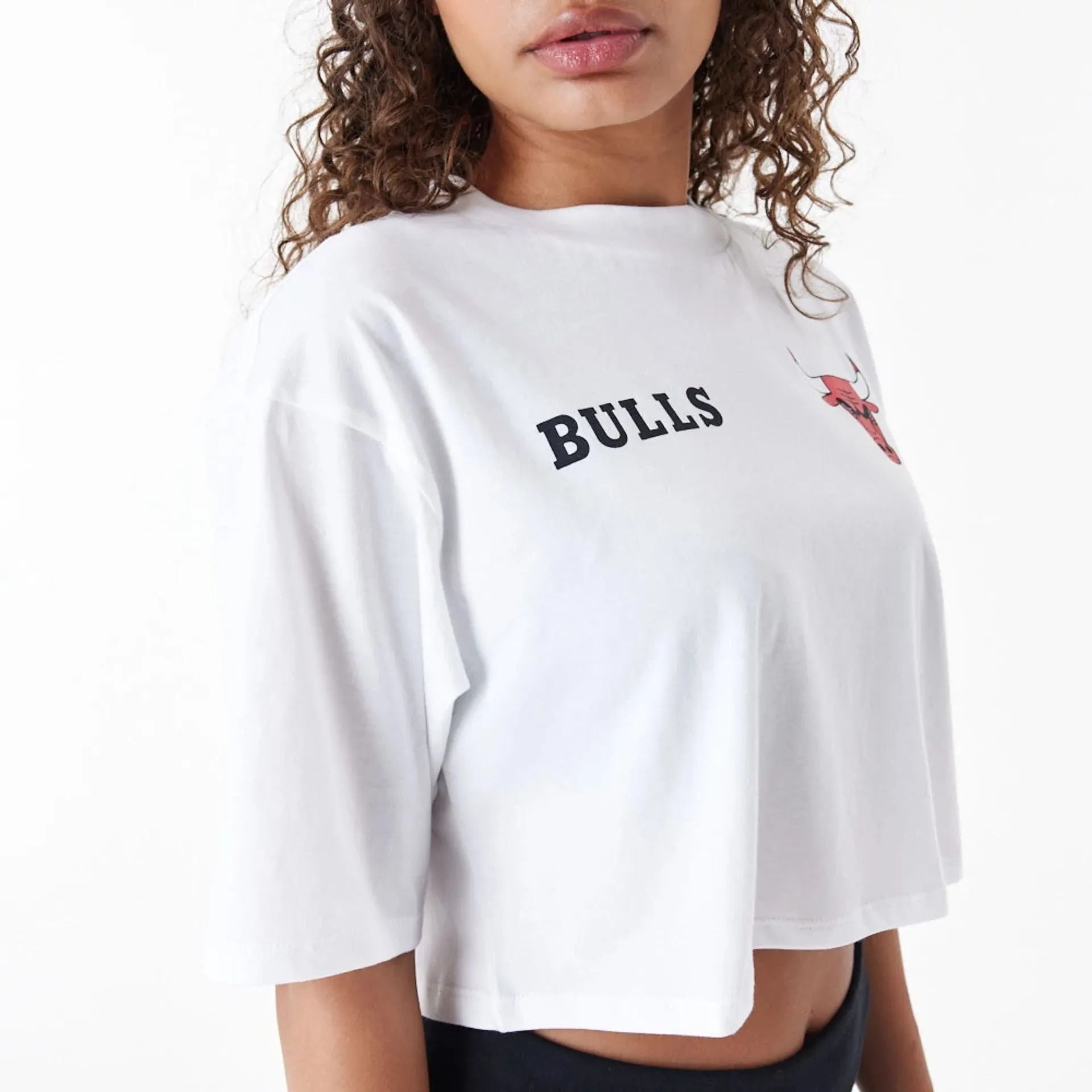 Chicago Bulls Womens NBA Team Logo White Crop T-Shirt