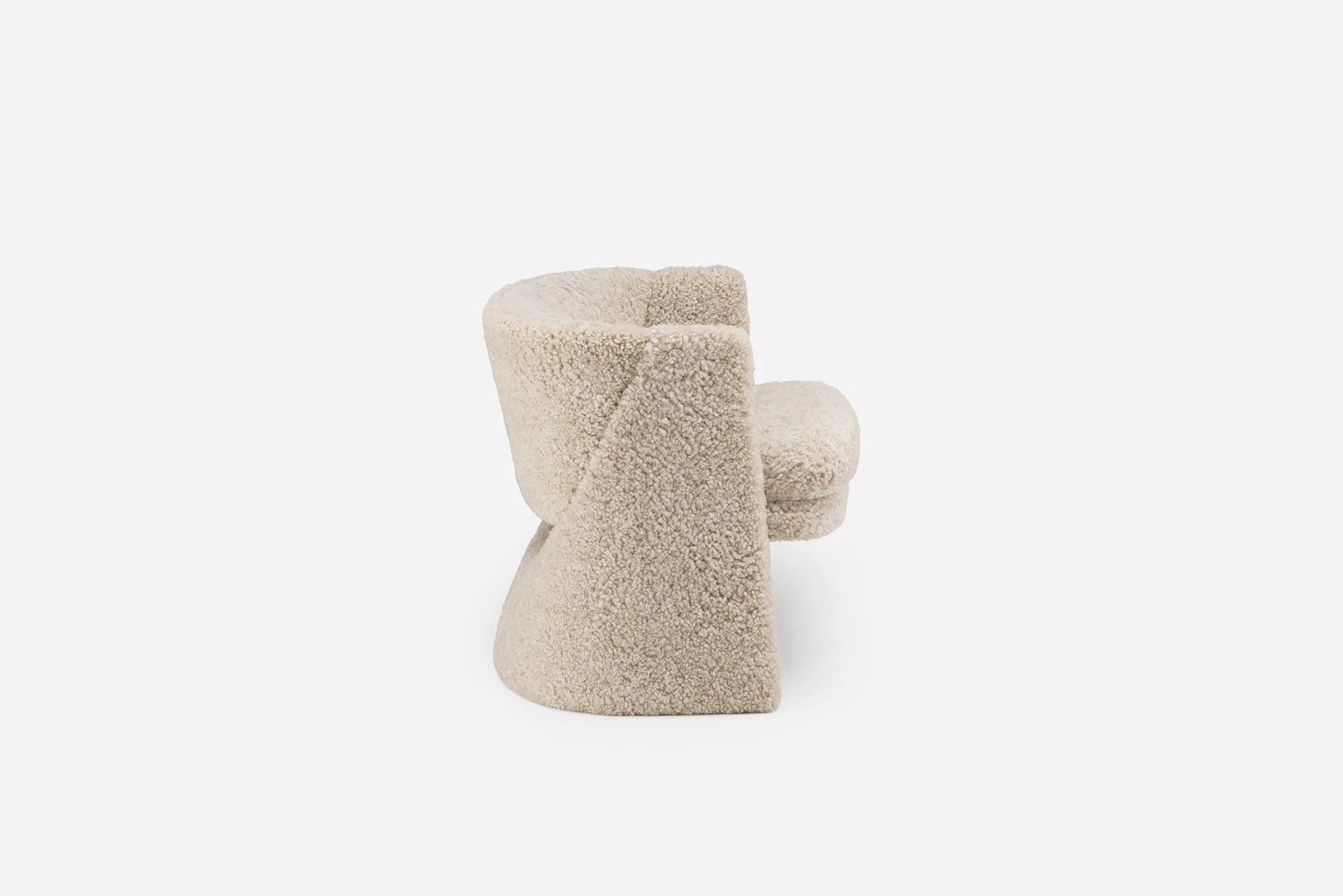 CURSA LOUNGE CHAIR