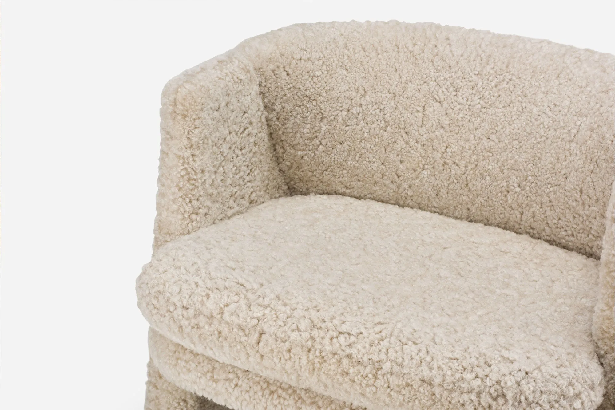 CURSA LOUNGE CHAIR