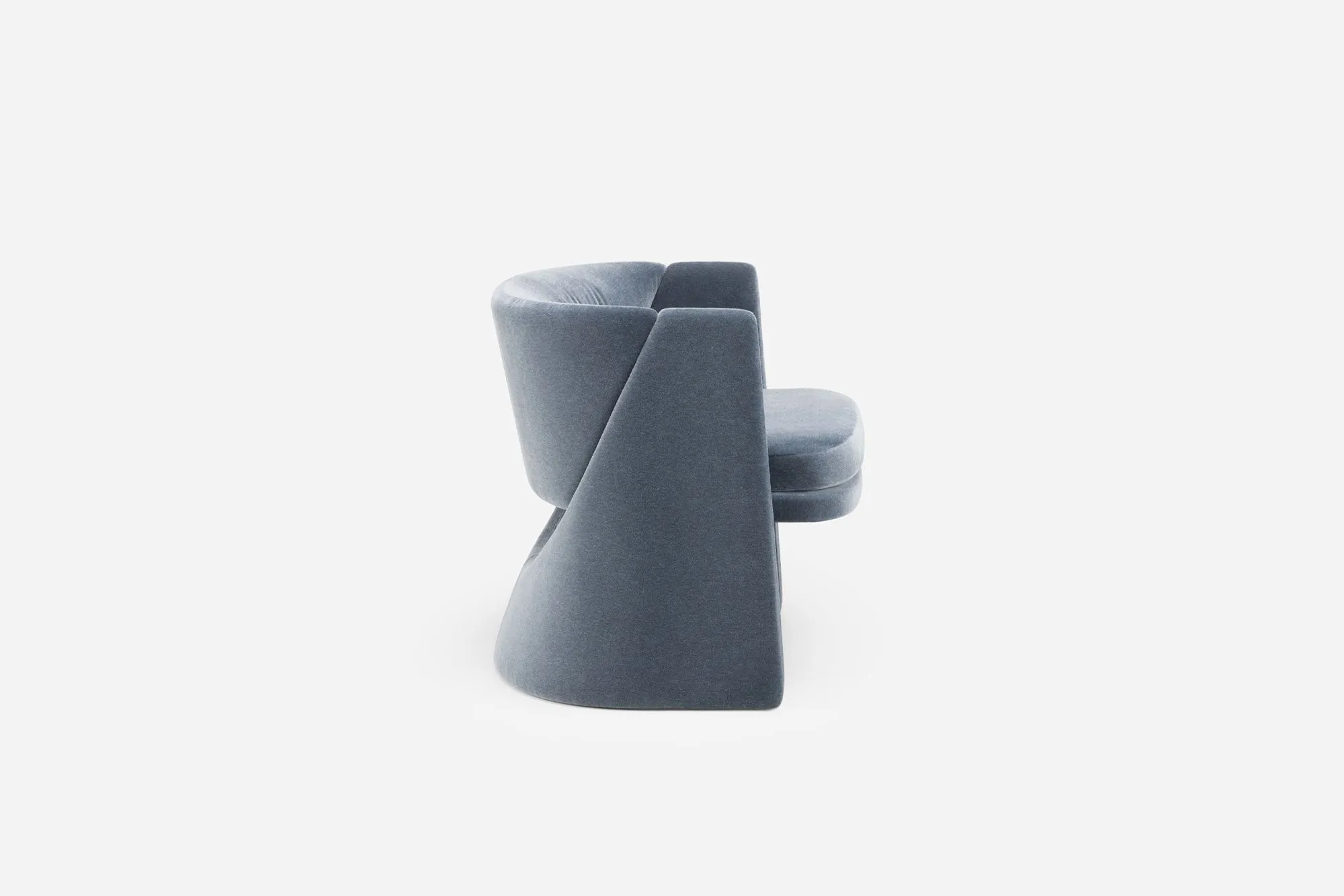 CURSA LOUNGE CHAIR