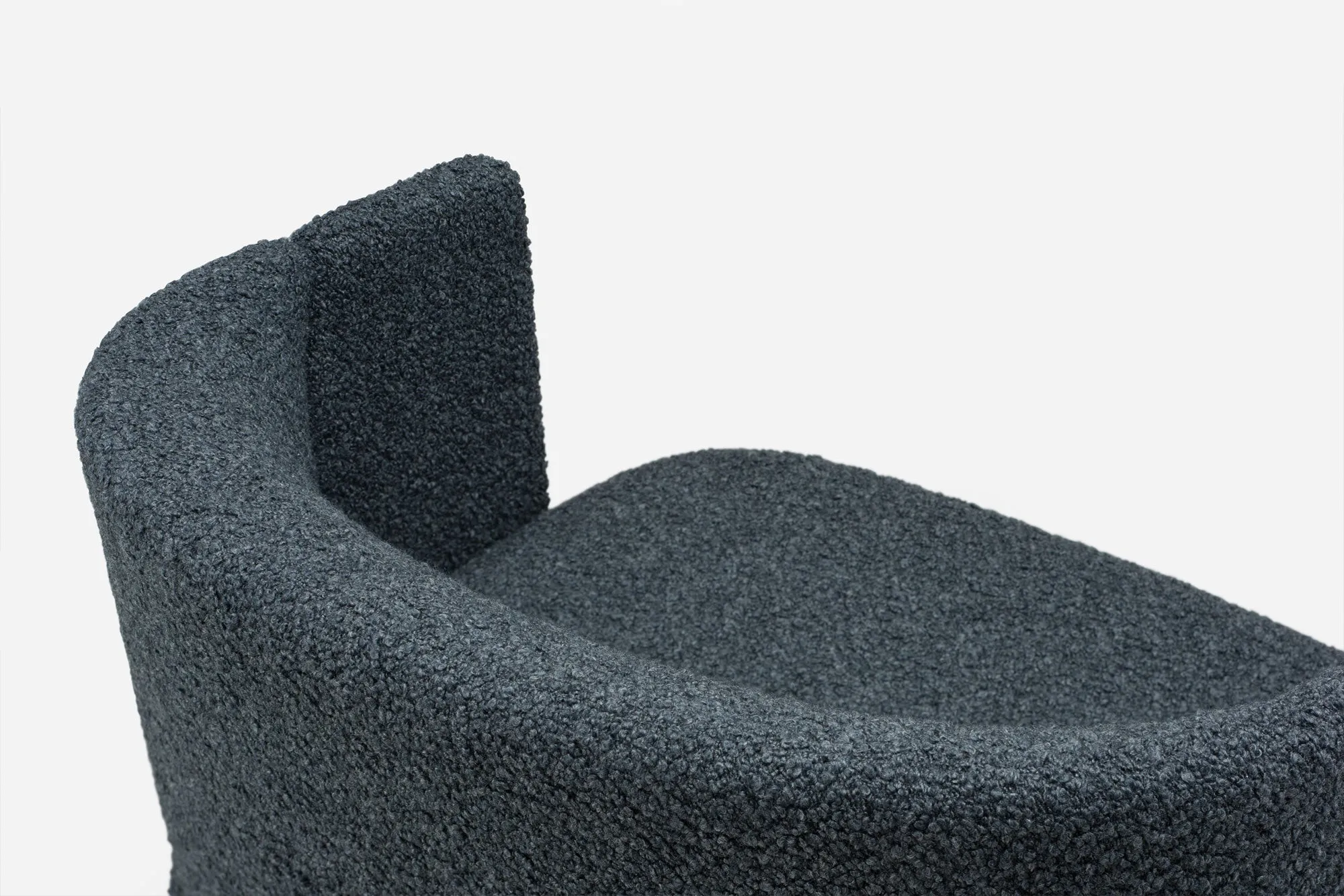 CURSA LOUNGE CHAIR
