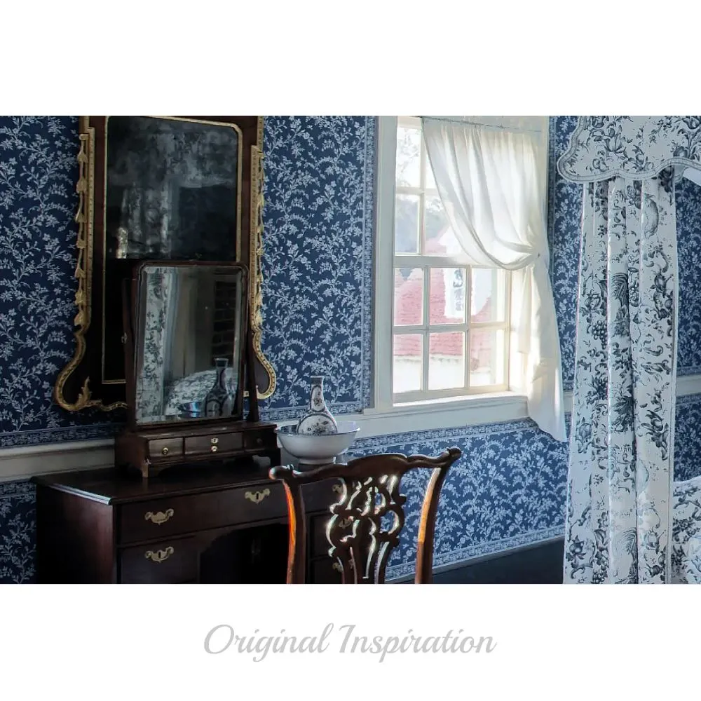 MV Ornament Collection - Porcelain Blue Room Cylinder