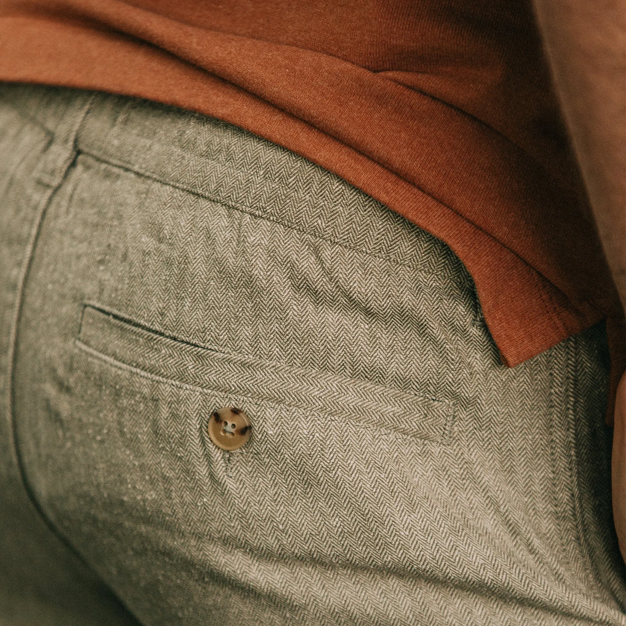 The Easy Short in Olive Herringbone