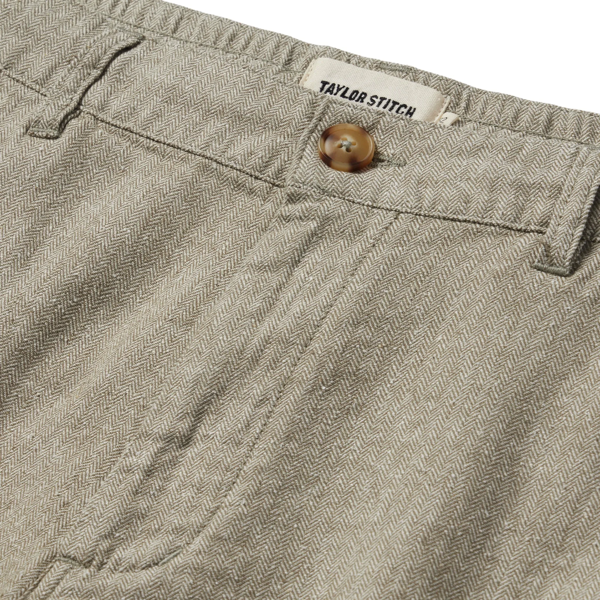 The Easy Short in Olive Herringbone